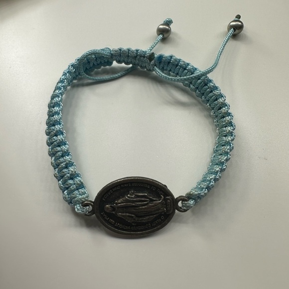 Mother Mary Pull String Bracelet - Picture 5 of 5